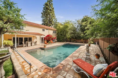 $2,650,000 | 1100 Pine Oak Lane, Pasadena, CA 91105