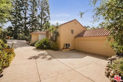 $2,650,000 | 1100 Pine Oak Lane, Pasadena, CA 91105