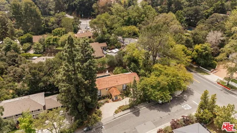 $2,650,000 | 1100 Pine Oak Lane, Pasadena, CA 91105