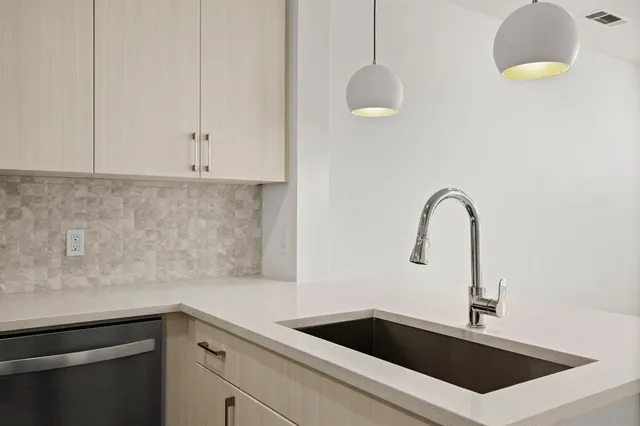 $1,500 | 6324 North Lamar Boulevard, Unit 303, Austin, TX 78752