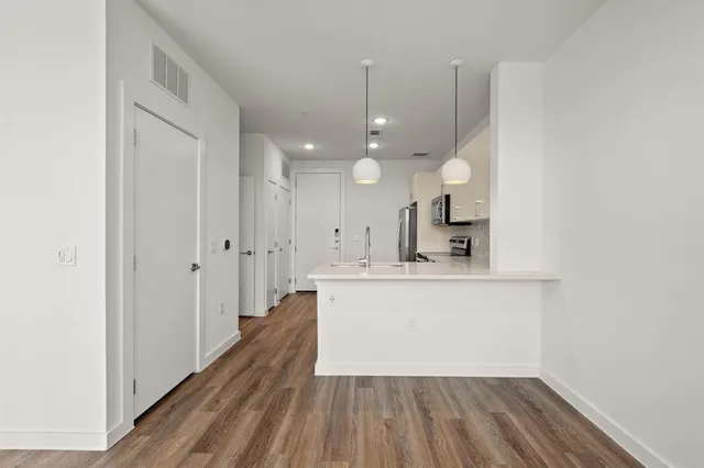 $1,500 | 6324 North Lamar Boulevard, Unit 303, Austin, TX 78752