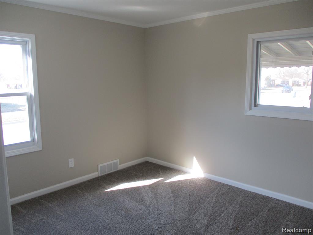 5102 Toepfer Road Warren, MI 48091 - Photo 4 of 23