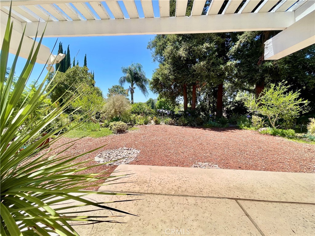3921 Declaration Avenue Calabasas, CA 91302 - Photo 23 of 26 a view of a backyard