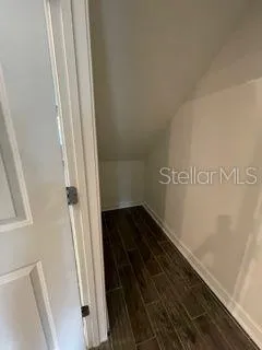 a view of a yard of the house