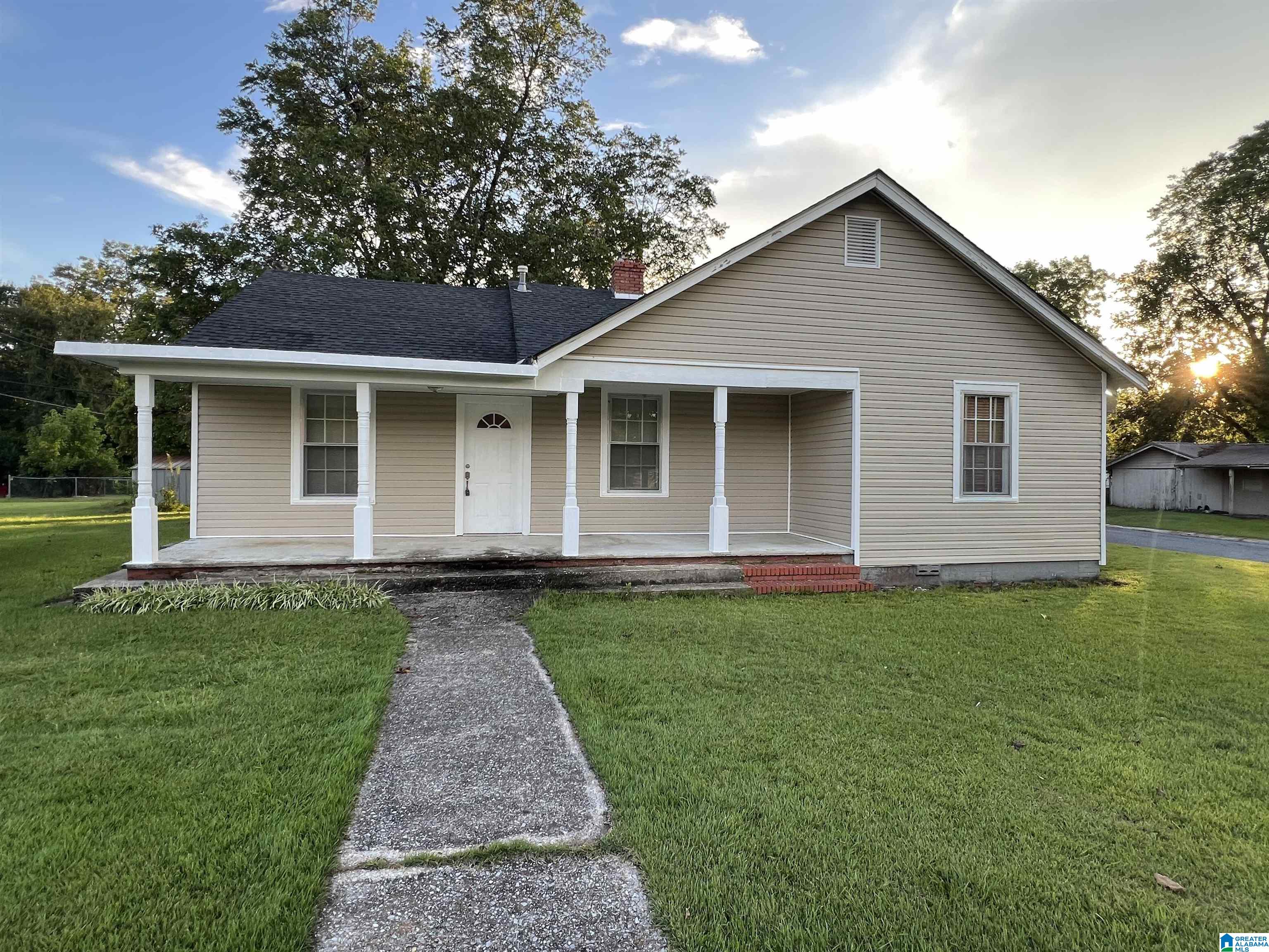 1407 8th Street Clanton, AL 35045 - Photo 1 of 8