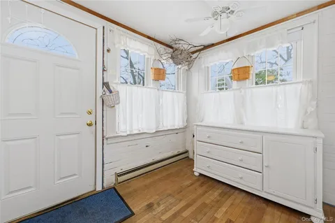 $400,000 | 20 Bristol Street, Huntington, NY 11743