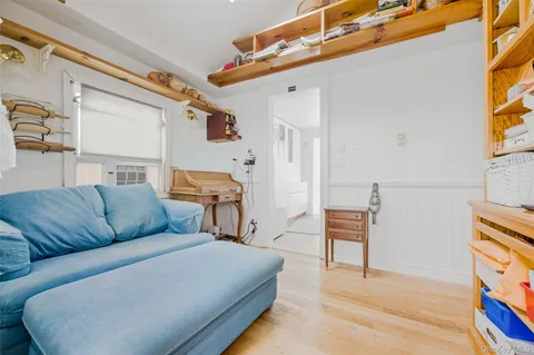 $400,000 | 20 Bristol Street, Huntington, NY 11743