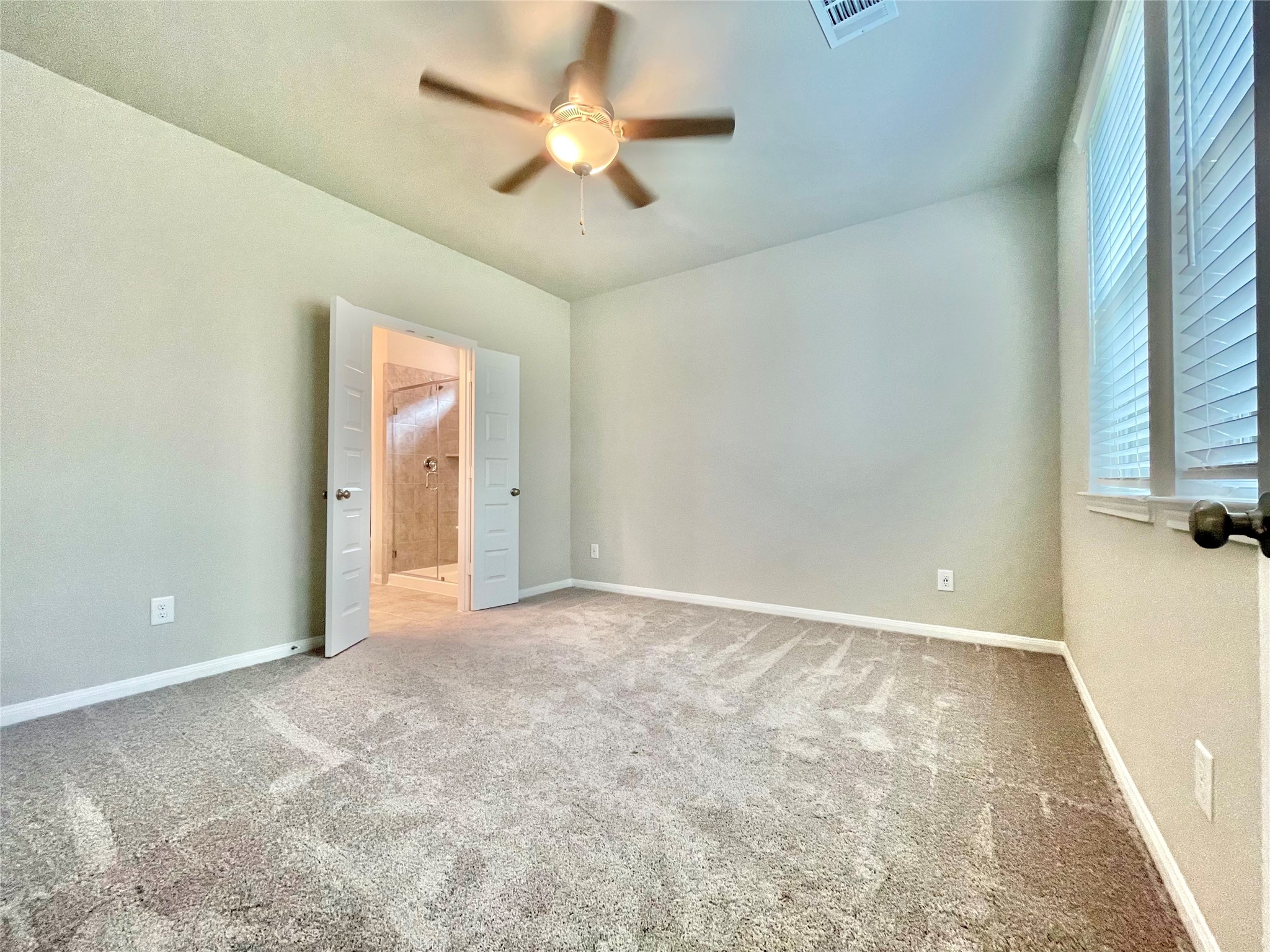 17526 Rosette Grass Conroe, TX 77385 - Photo 15 of 49 an empty room with a ceiling fan and a window