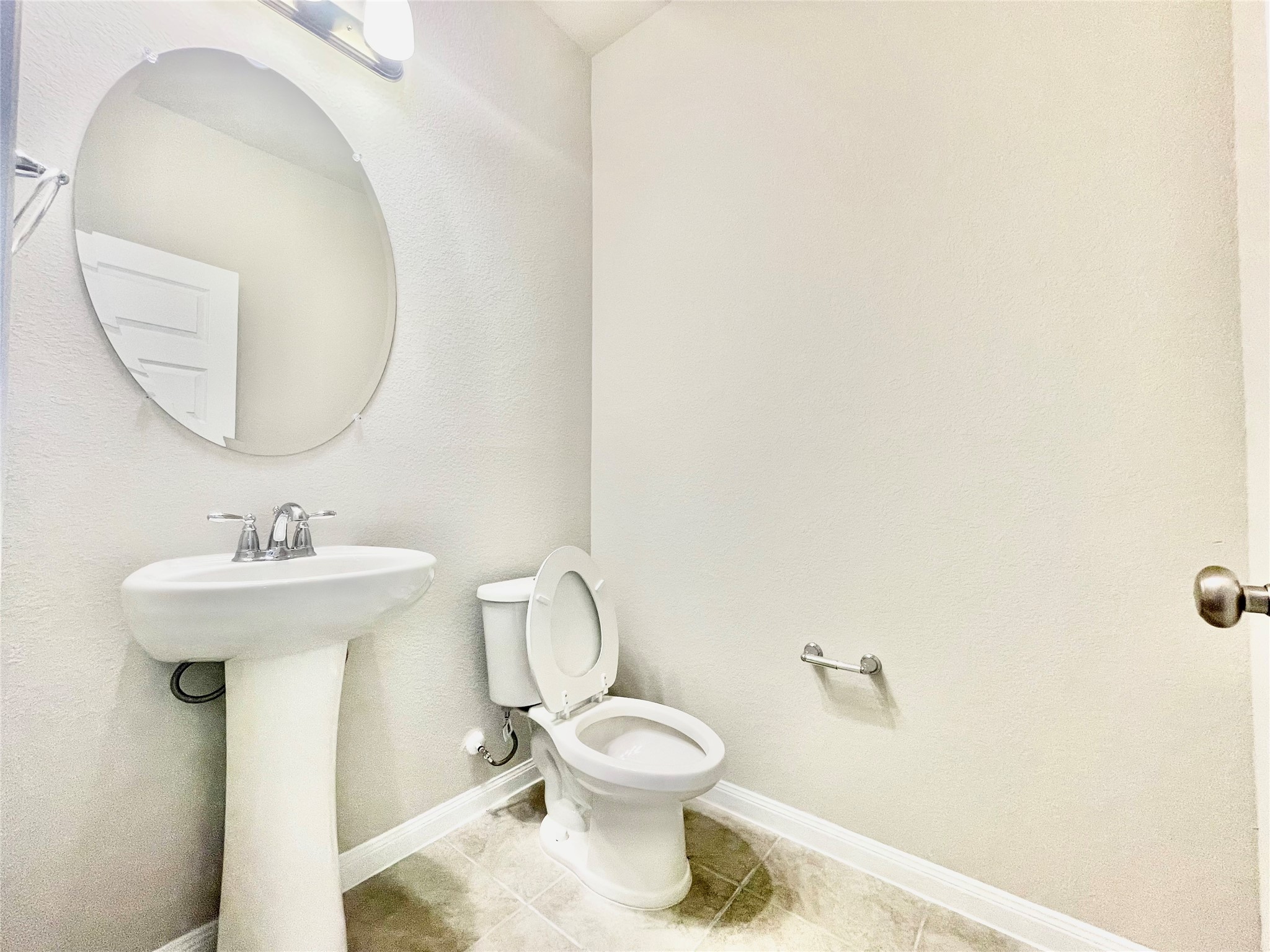 17526 Rosette Grass Conroe, TX 77385 - Photo 8 of 49 a bathroom with a toilet a sink and a mirror