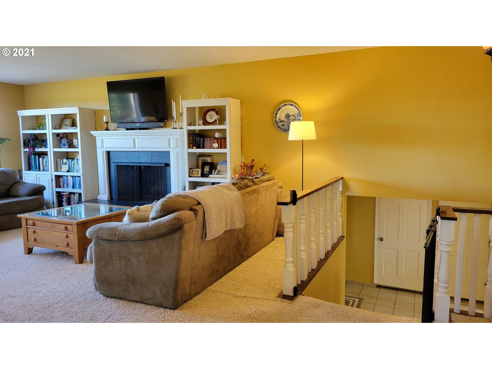 7622 Liberty Road South Salem, OR 97306 - Photo 14 of 32 a living room with furniture flat screen tv and a fireplace