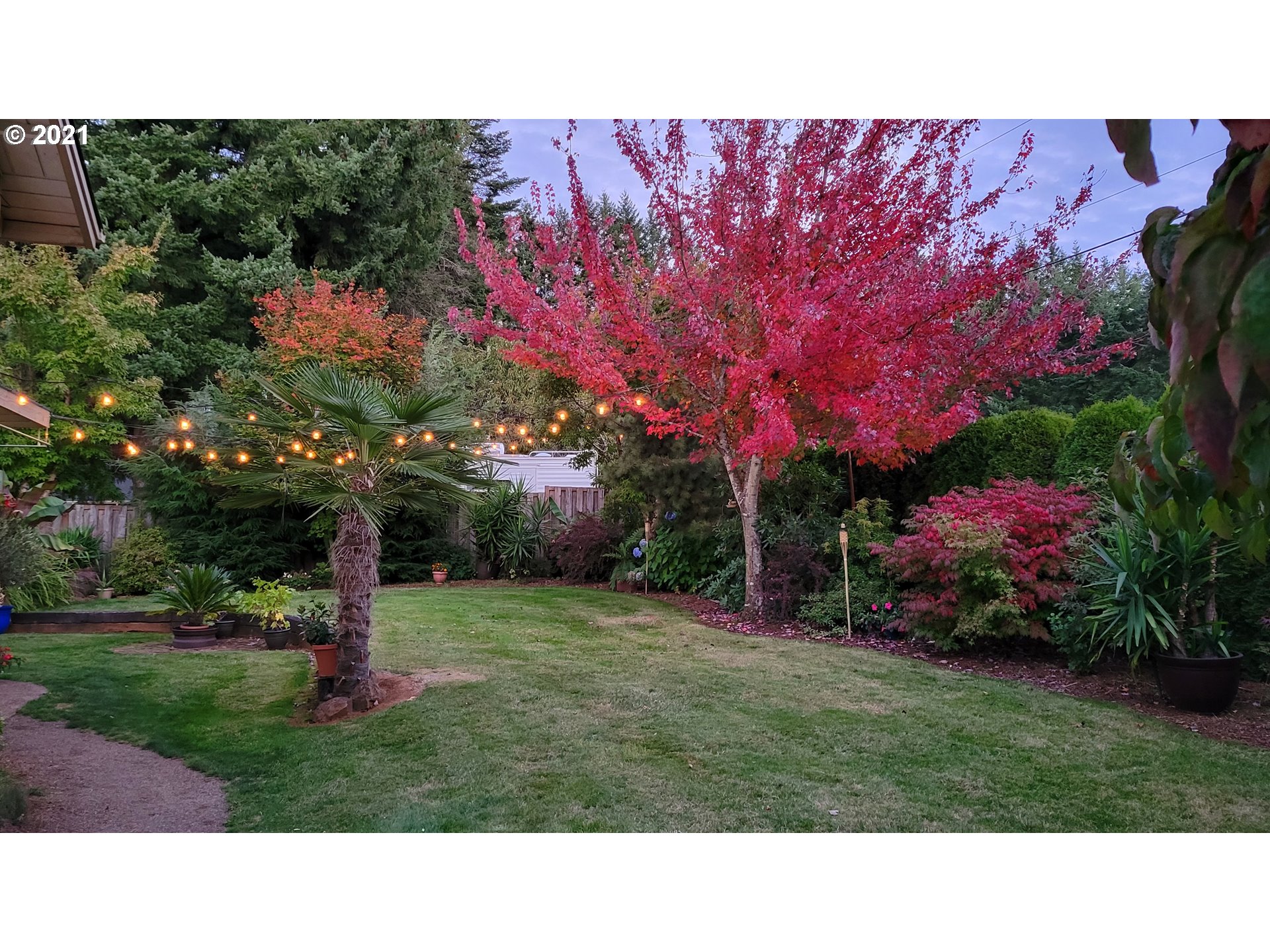 7622 Liberty Road South Salem, OR 97306 - Photo 26 of 32 a black and white photo of a garden