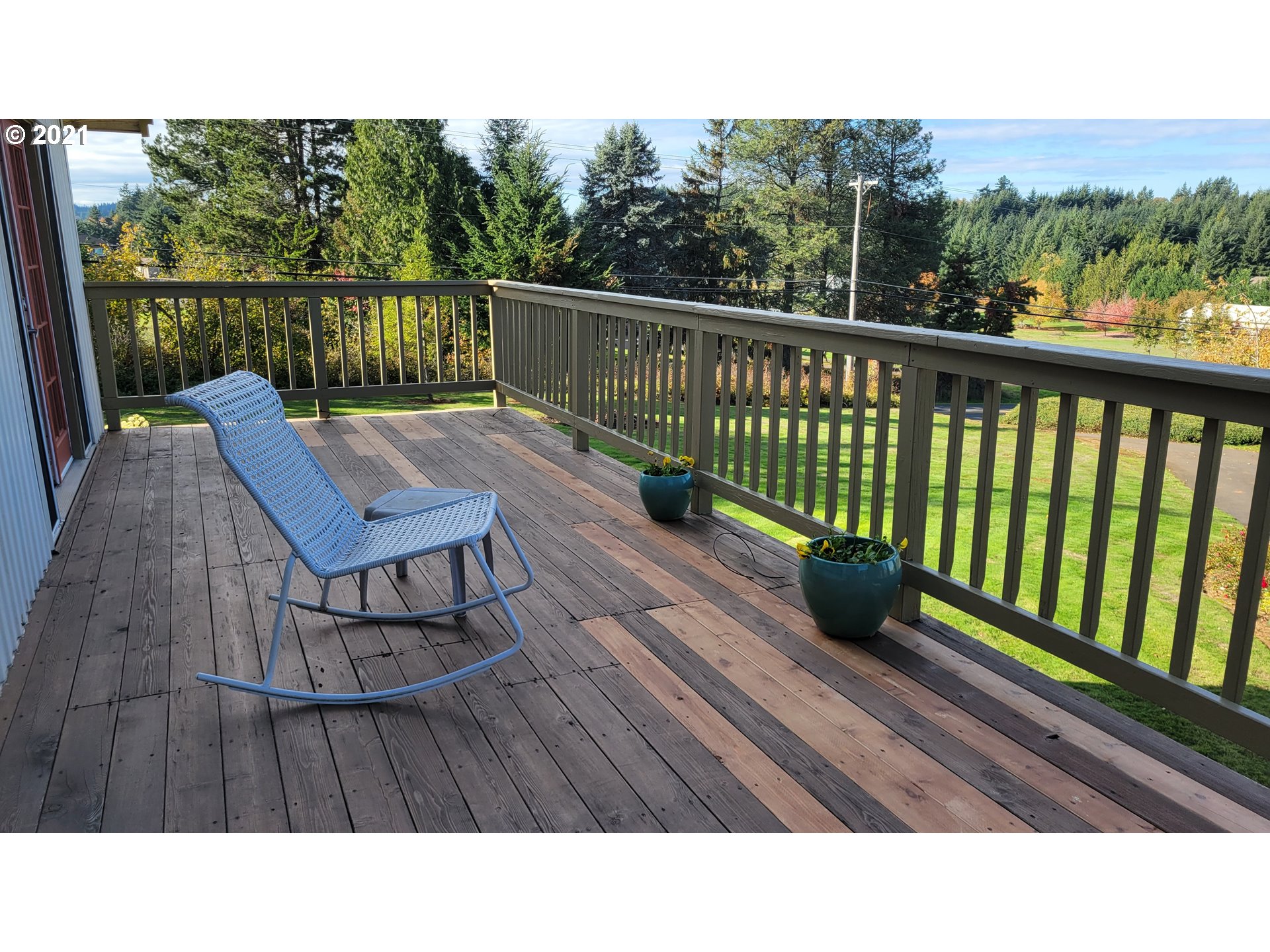 7622 Liberty Road South Salem, OR 97306 - Photo 32 of 32 a balcony with table and chairs
