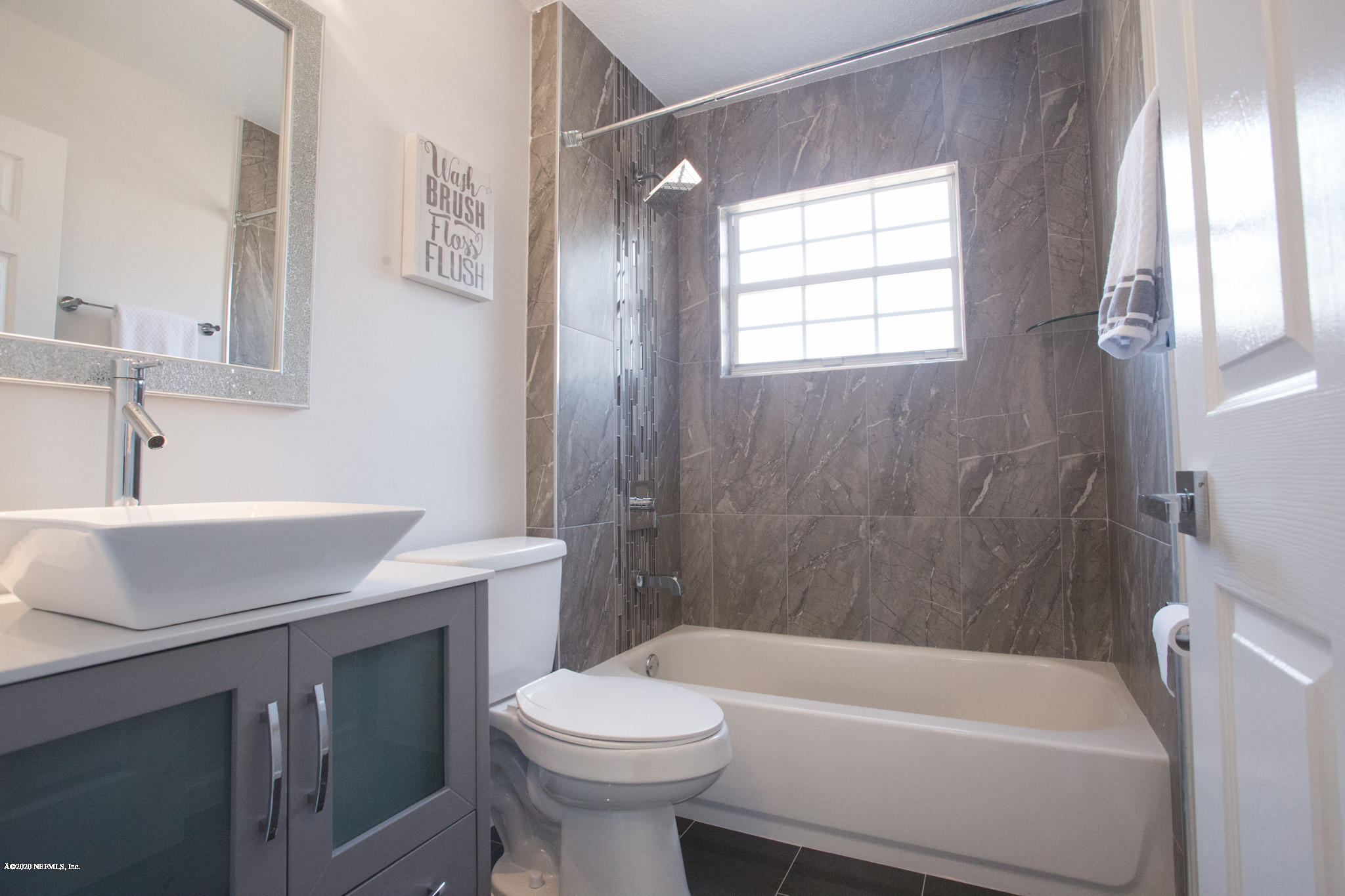 7864 Collins Ridge Boulevard Jacksonville, FL 32244 - Photo 17 of 32 a bathroom with a sink toilet and bathtub