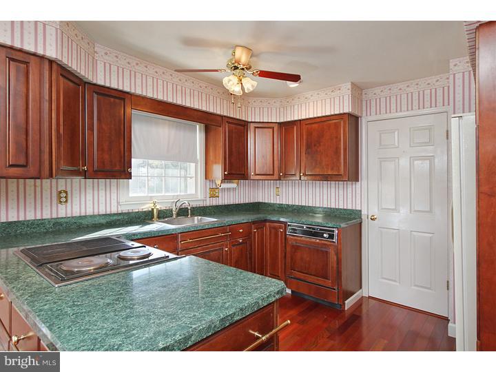 101 Redstone Ridge Deptford, NJ 08096 - Photo 5 of 22 Kitchen