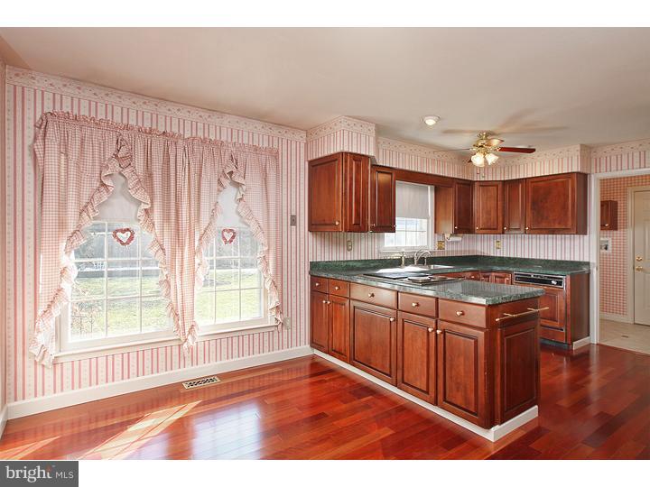 101 Redstone Ridge Deptford, NJ 08096 - Photo 6 of 22 Kitchen