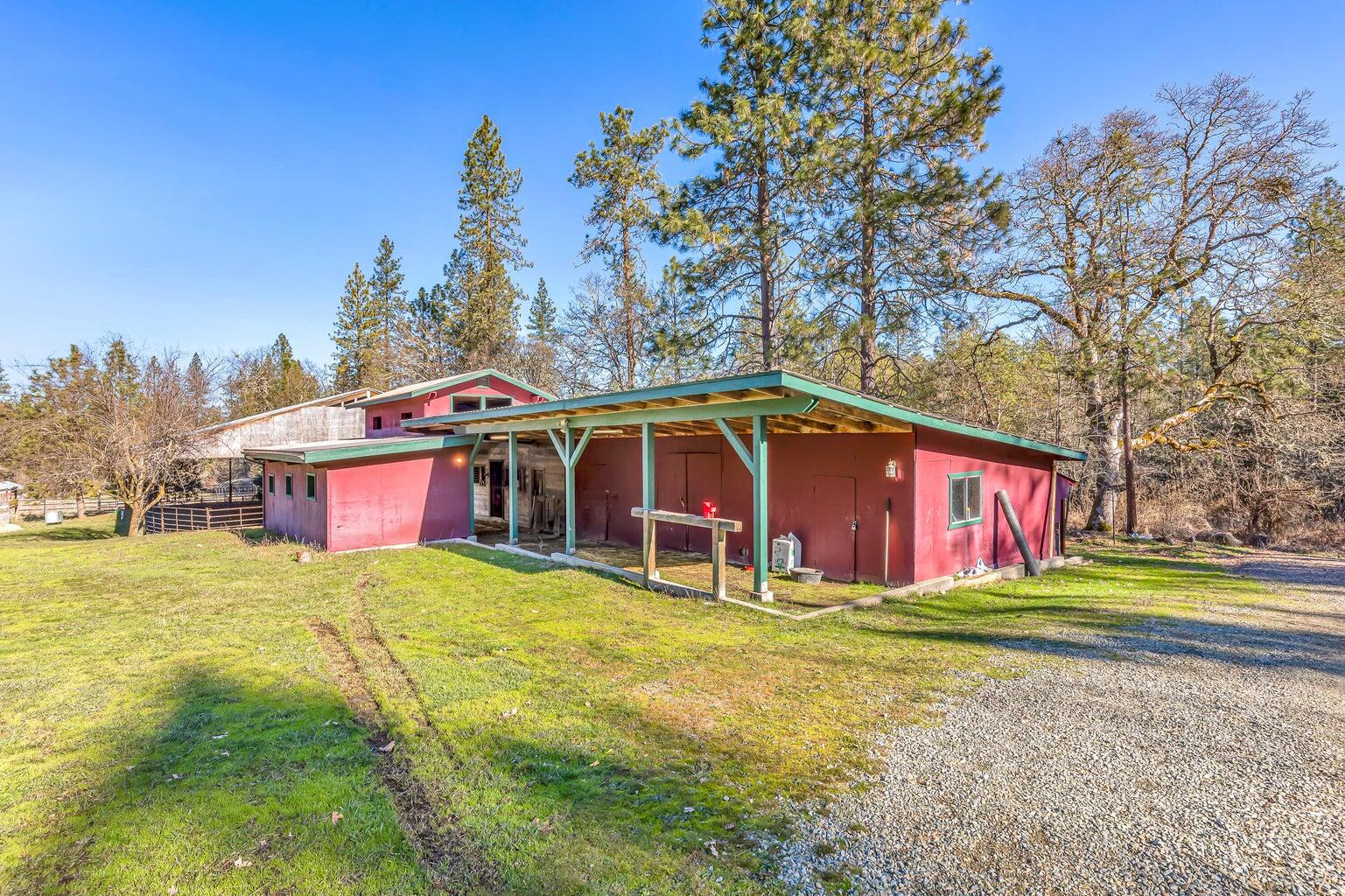 1956 East Fork Road Williams, OR 97544 - Photo 25 of 40 25