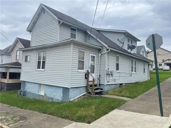$750 | 36 Lincoln Avenue, Unit 1, Irwin, PA 15642
