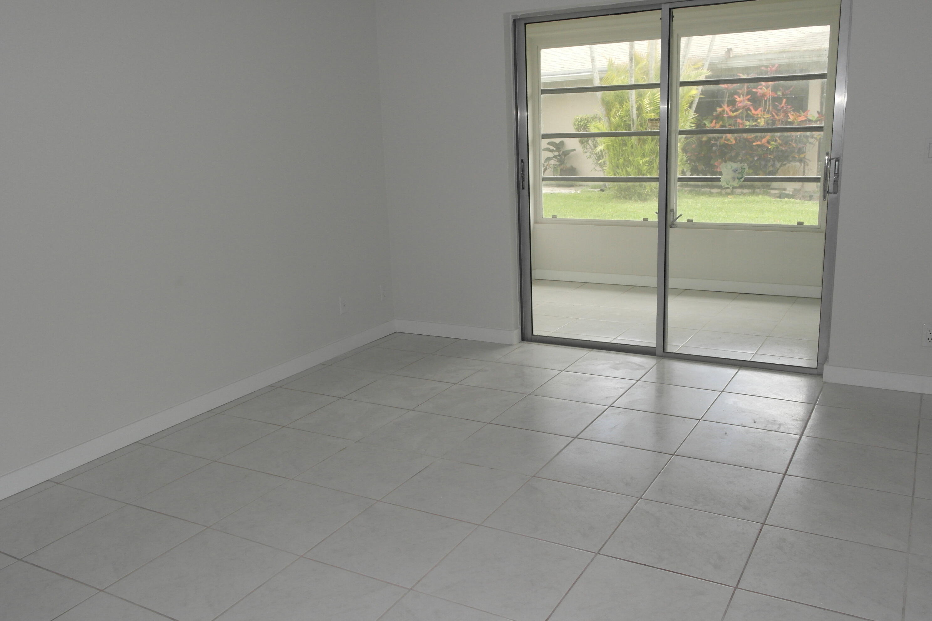 18890 Candlewick Drive, Unit B Boca Raton, FL 33496 - Photo 10 of 16 a bathroom with a window