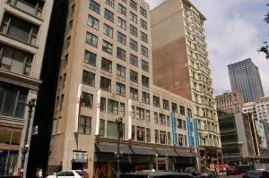 $1,898 | 20 North State Street, Unit 801, Chicago, IL 60602