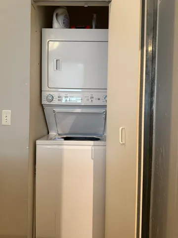 $1,898 | 20 North State Street, Unit 801, Chicago, IL 60602