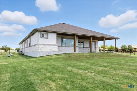 a view of a house with a backyard