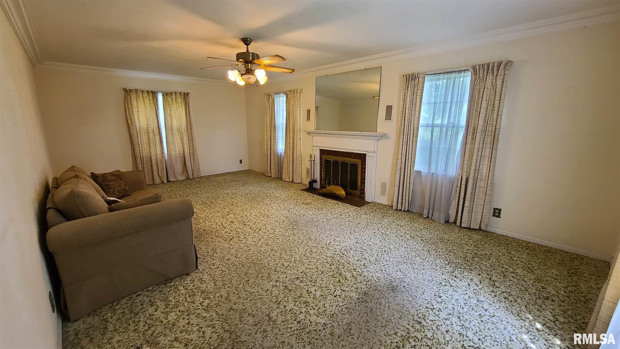 1131 State Rte 142 Eldorado, IL 62930 - Photo 3 of 22 Gallery Image 3