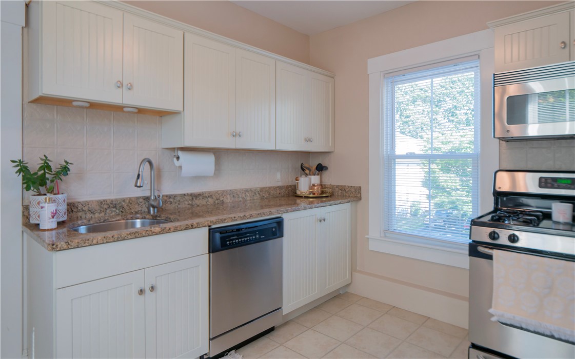 51 Annandale Road, Unit 2 Newport, RI 02840 - Photo 25 of 36