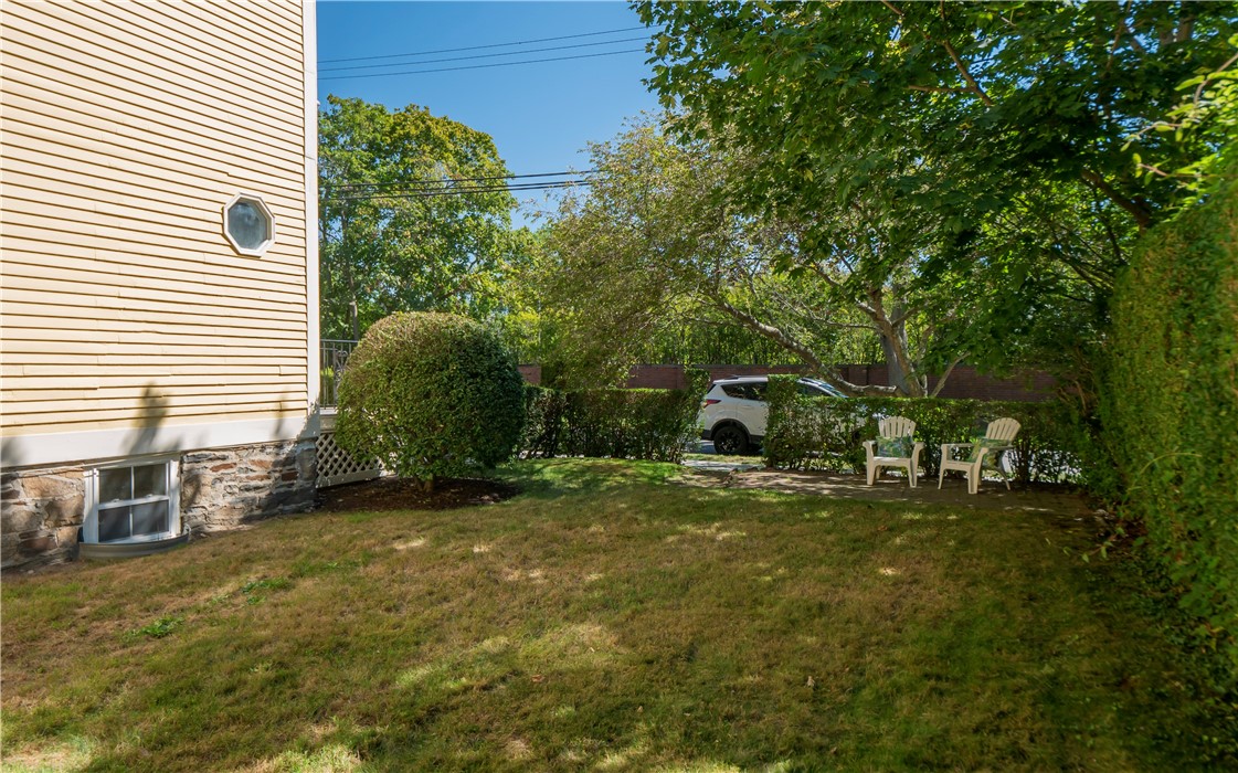 51 Annandale Road, Unit 2 Newport, RI 02840 - Photo 7 of 36