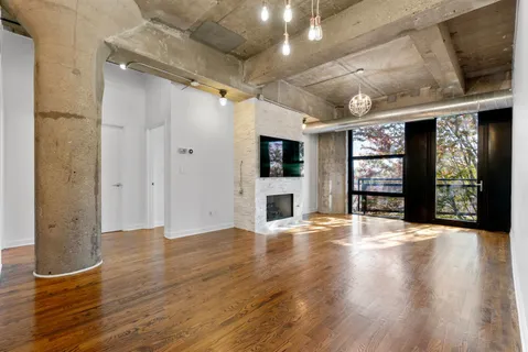 $3,200 | 1001 West 15th Street, Unit 318, Chicago, IL 60608