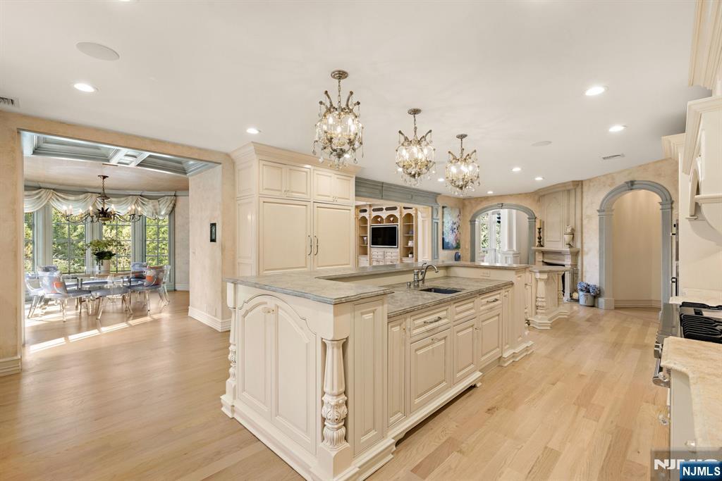 23 Hunter Ridge Woodcliff Lake, NJ 07677 - Photo 14 of 49