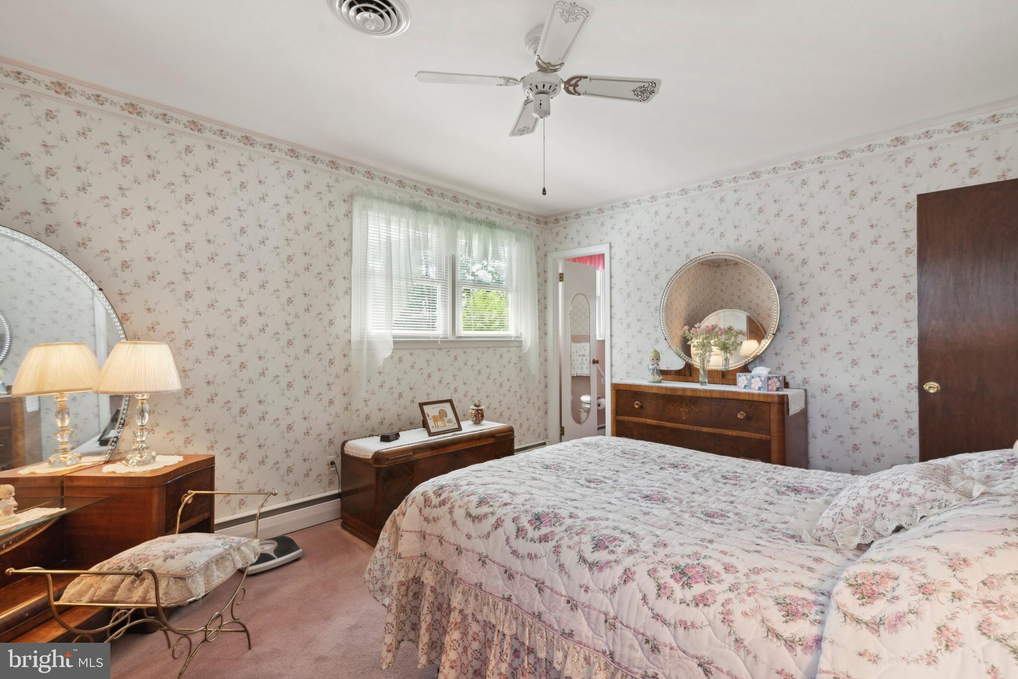 354 Heathcliffe Road Huntingdon Valley, PA 19006 - Photo 11 of 15 Primary Bedroom