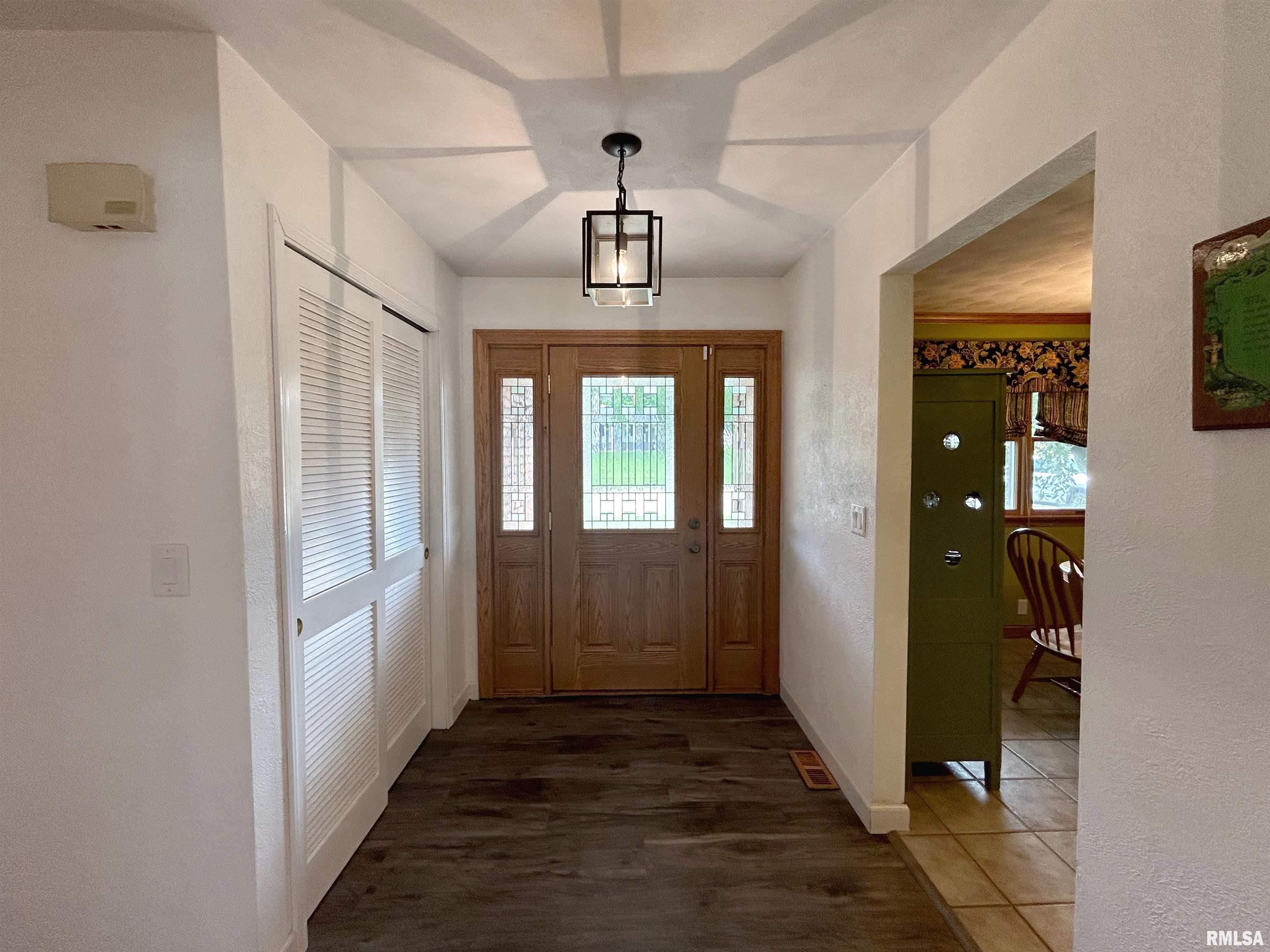 1118 Dallas Road Washington, IL 61571 - Photo 3 of 81 Gallery Image 3
