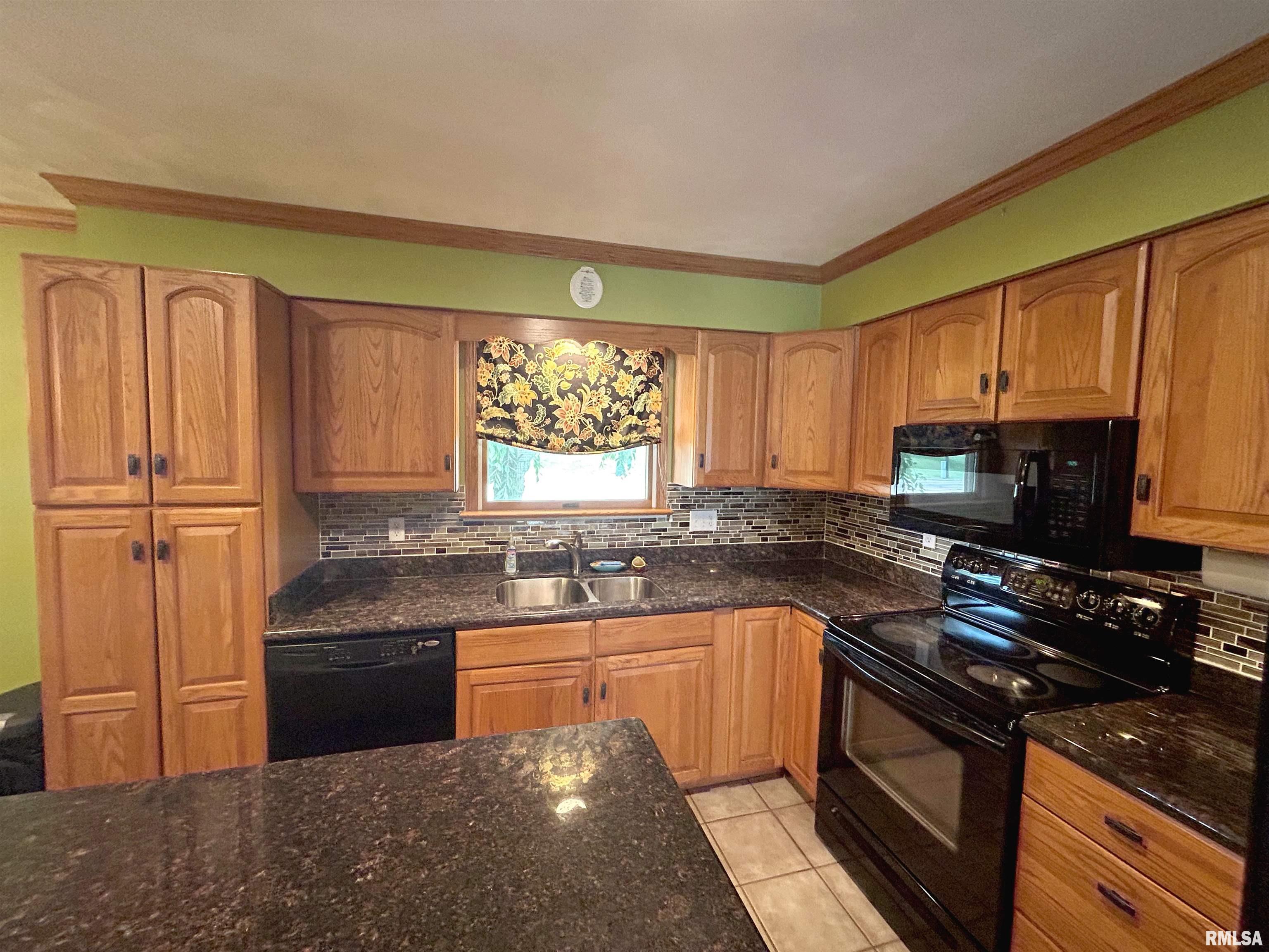 1118 Dallas Road Washington, IL 61571 - Photo 10 of 81 Gallery Image 10