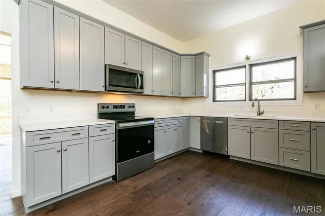 $439,000 | 905 Northdale Drive, Alton, IL 62002