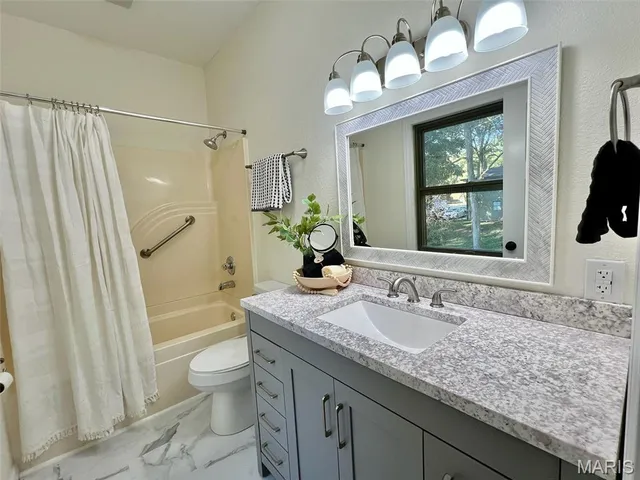 $439,000 | 905 Northdale Drive, Alton, IL 62002