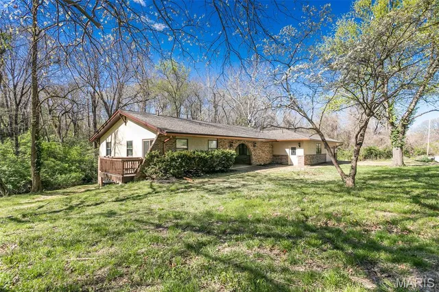 $439,000 | 905 Northdale Drive, Alton, IL 62002