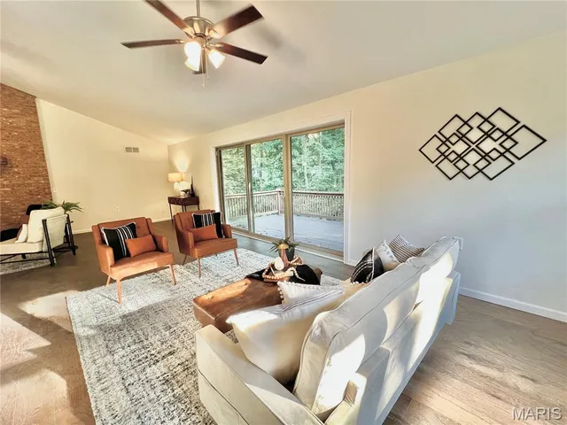 $439,000 | 905 Northdale Drive, Alton, IL 62002