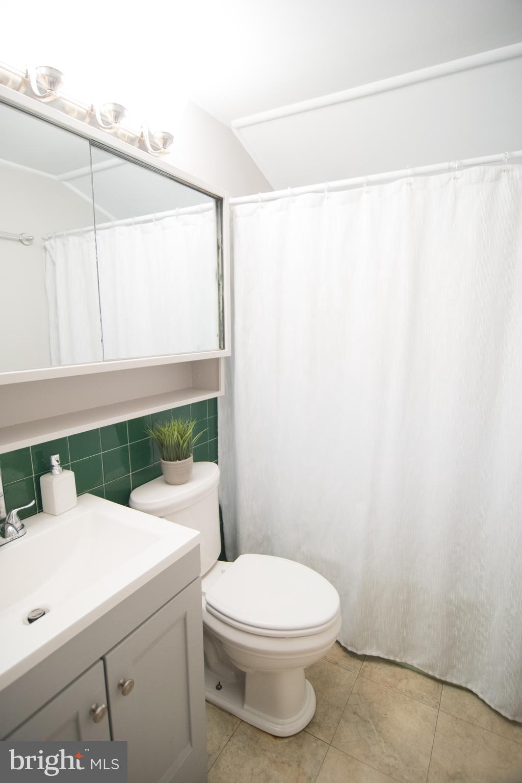 40 Mintleaf Road Levittown, PA 19056 - Photo 14 of 17 Full bathroom upstairs