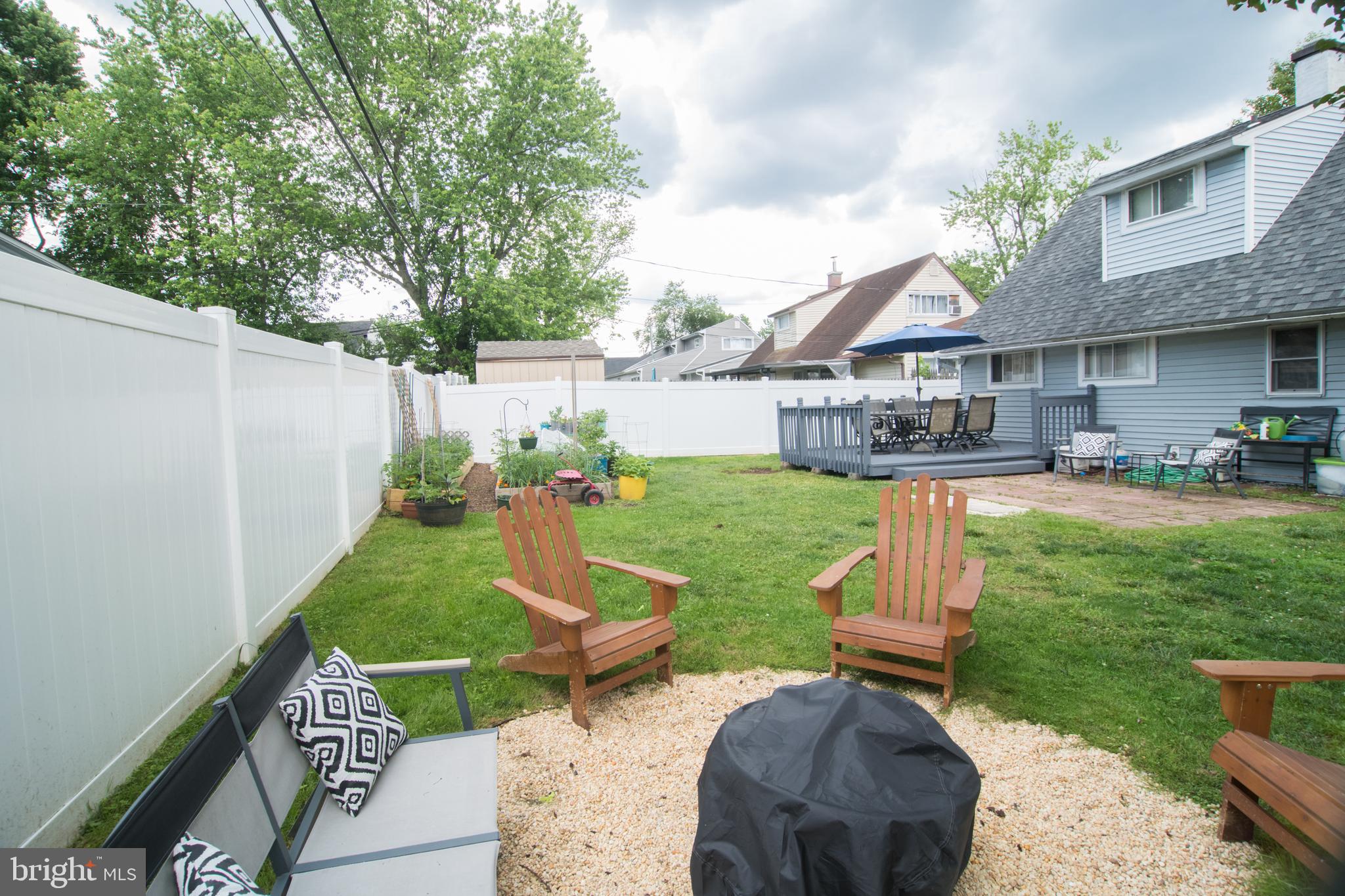 40 Mintleaf Road Levittown, PA 19056 - Photo 16 of 17 Enjoy a backyard fire pit!