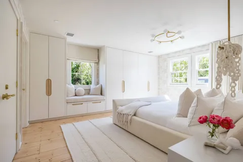 $3,995,000 | 3058 Noyack Road, Sag Harbor, NY 11963