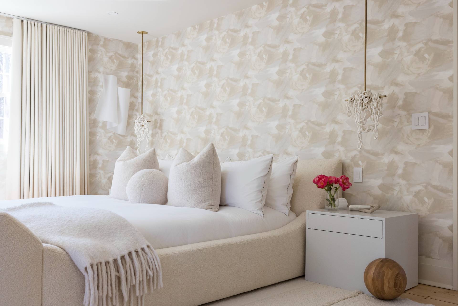 3058 Noyack Road Sag Harbor, NY 11963 - Photo 19 of 34 a living room with a couch and a window