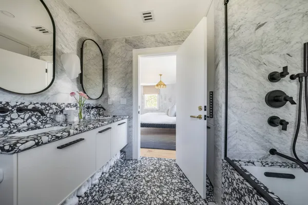 $3,995,000 | 3058 Noyack Road, Sag Harbor, NY 11963