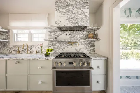 $3,995,000 | 3058 Noyack Road, Sag Harbor, NY 11963