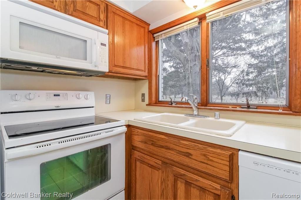 903 Fairview Avenue Rochester, MI 48307 - Photo 9 of 28