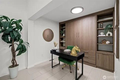 $1,100,000 | 17498 Northeast 40th Place, Unit I1, Redmond, WA 98052