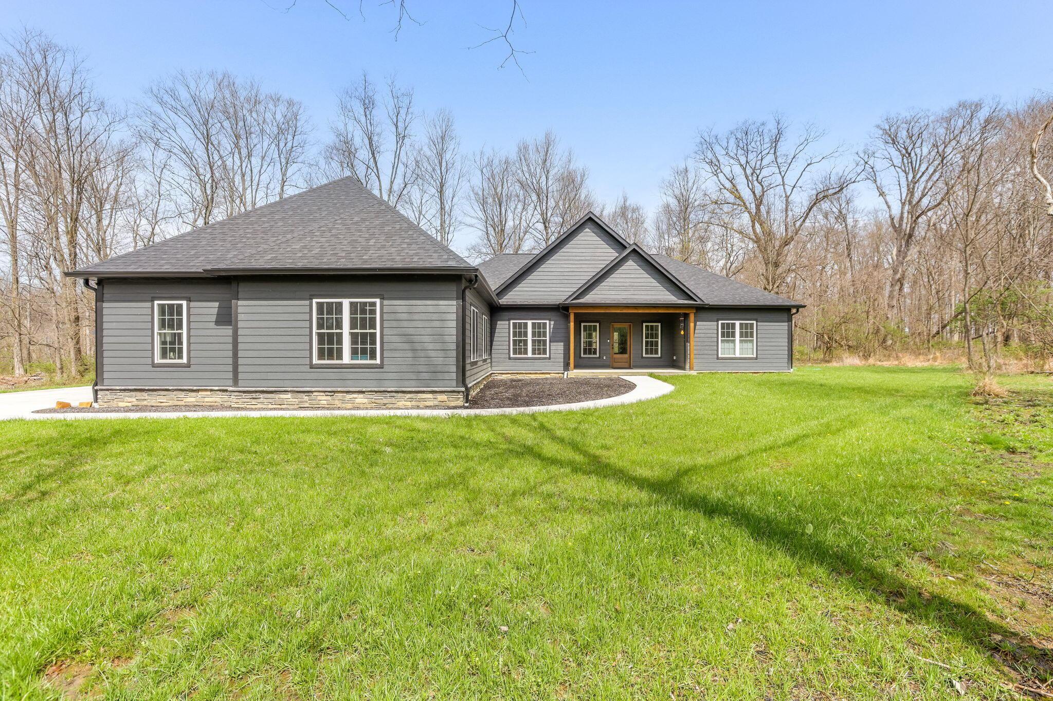271 Alan Way Lithopolis, OH 43136 - Photo 4 of 72 3-web-or-mls-939A9260