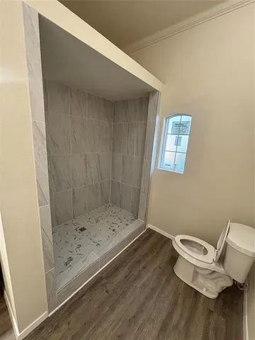 a bathroom with a toilet and a shower