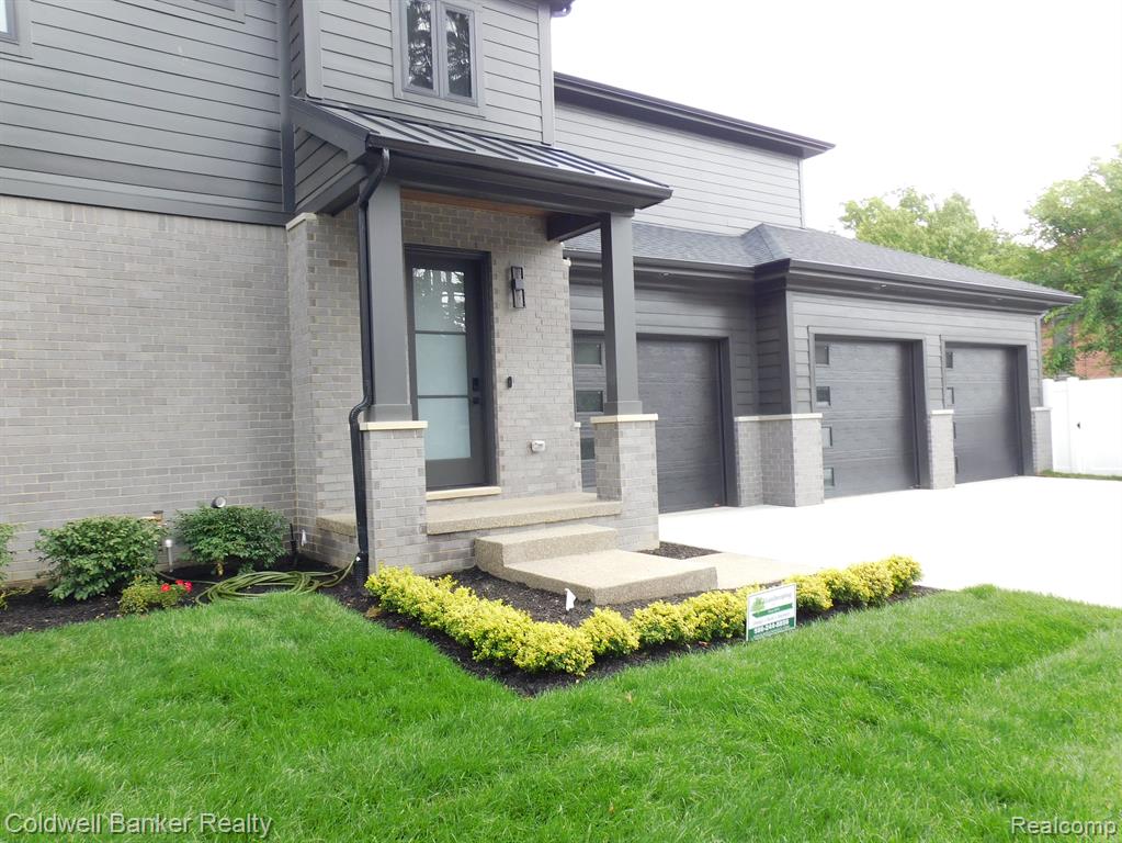 2324 Yorkshire Road Birmingham, MI 48009 - Photo 5 of 69