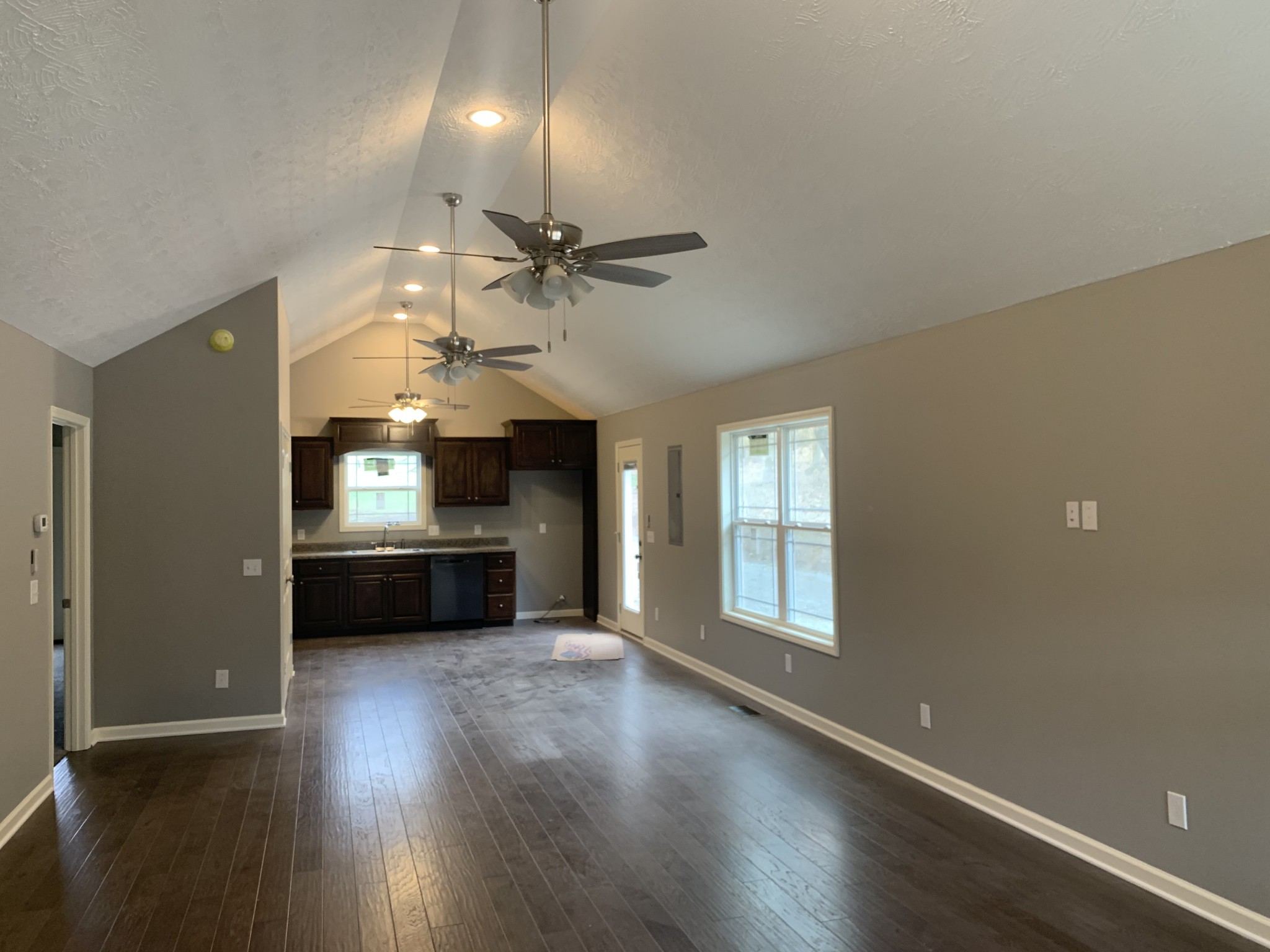 2937 Hartsville Road Lafayette, TN 37083 - Photo 3 of 10 Gallery Image 3
