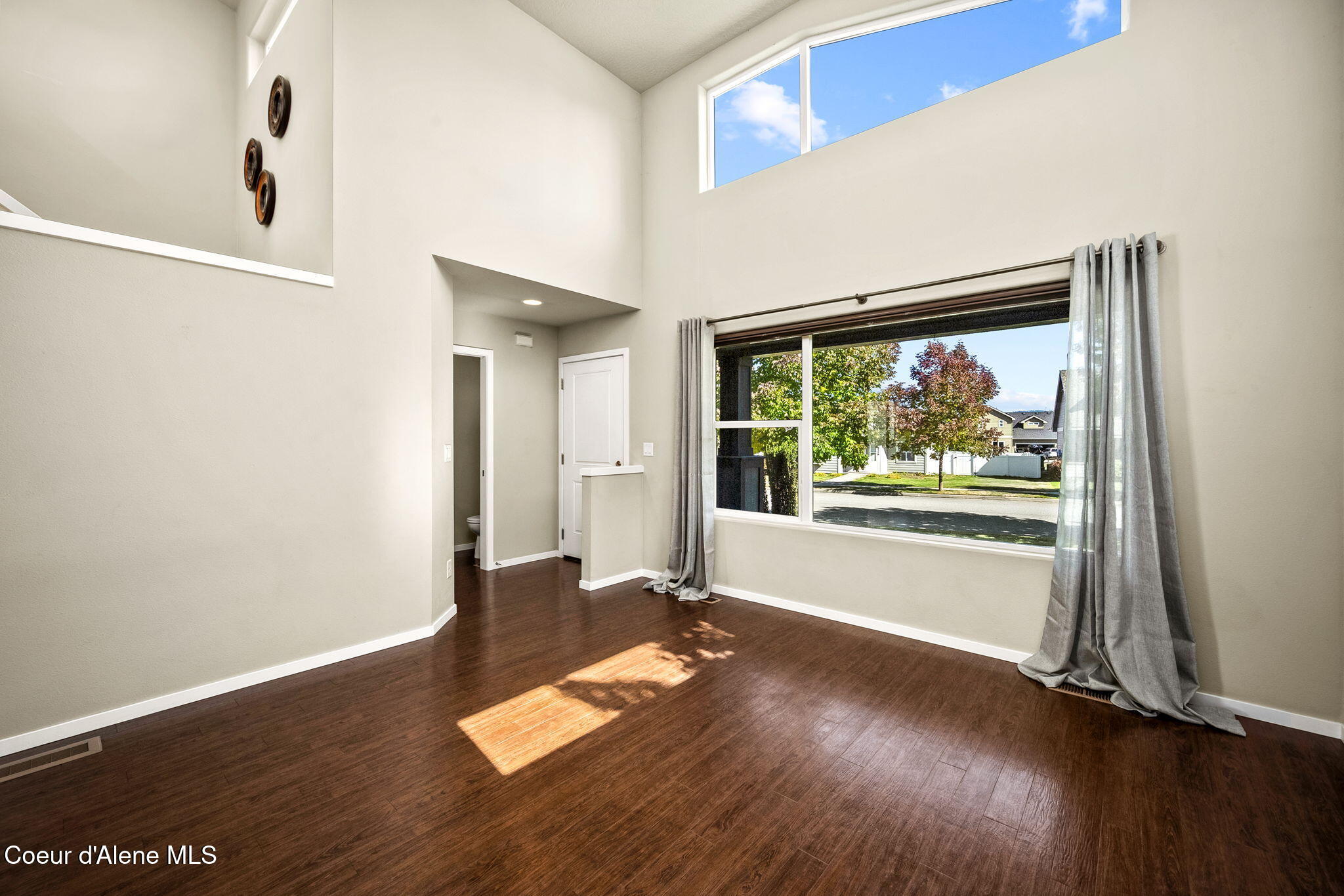 6551 Cornwall Street Coeur D'Alene, ID 83815 - Photo 19 of 53 Living Room and Entry
